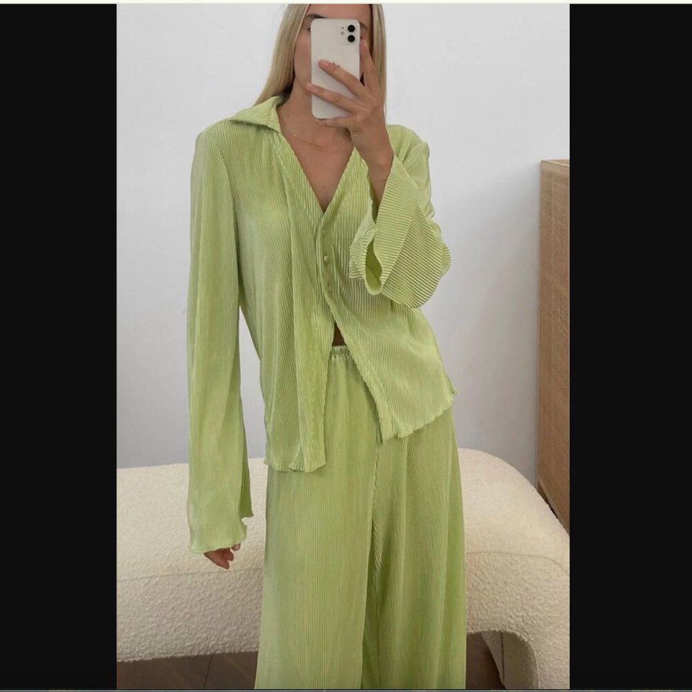 Two-piece set - pleated resortwear button-up & loose pants (one size fits most)